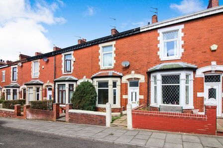 3 bedroom Mid Terrace House to rent