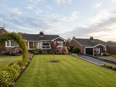 Openshaw Drive, 2 bedroom Semi Detached Bungalow to rent, &pound;850 pcm