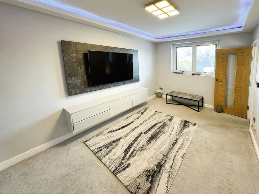 5 bedroom Semi Detached House to rent, Beardwood Brow, Blackburn, BB2