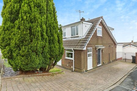 Holly Tree Way, 3 bedroom Semi Detached Bungalow for sale, £275,000