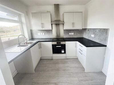 3 bedroom Mid Terrace House to rent