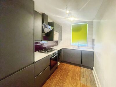 3 bedroom Mid Terrace House to rent