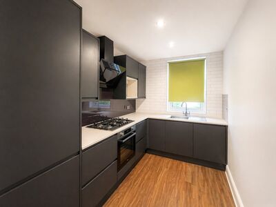 Stephen Street, 3 bedroom Mid Terrace House to rent, &pound;895 pcm