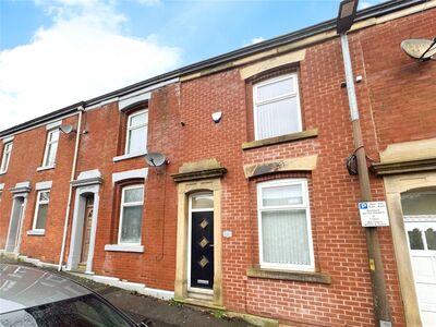 3 bedroom Mid Terrace House to rent