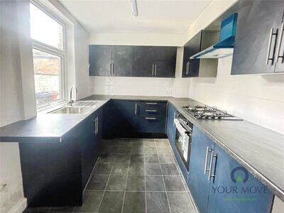 4 bedroom Mid Terrace House to rent