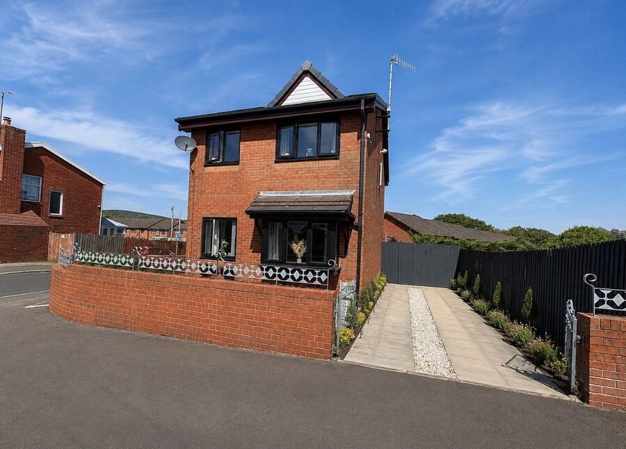 Main image of 3 bedroom Detached House for sale, New Wellington Close, Blackburn, Lancashire, BB2