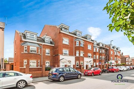Longford Road, 2 bedroom  Flat to rent, £1,100 pcm