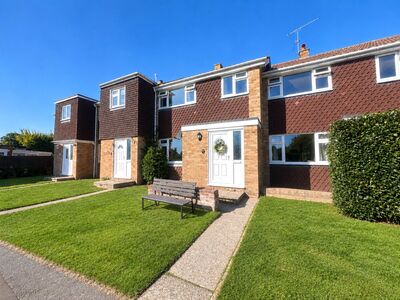 Kings Drive, 3 bedroom Mid Terrace House to rent, &pound;1,500 pcm