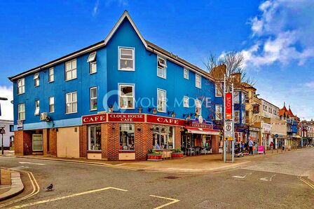 High Street,  Flat to rent, £800 pcm
