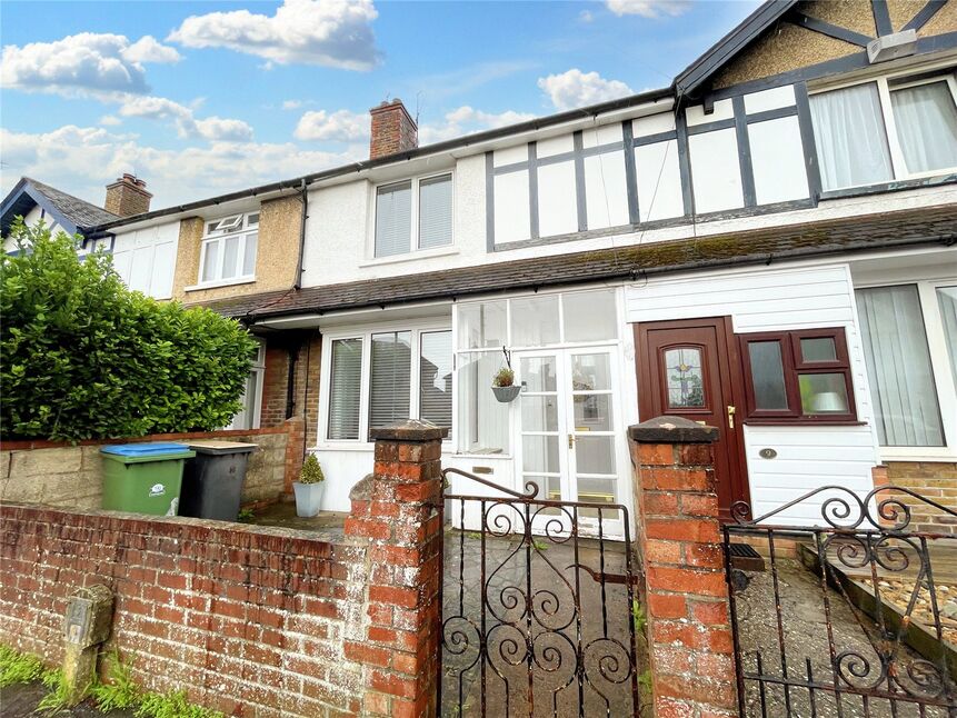 2 bedroom Flat for sale, Pier Road, Littlehampton, BN17 £300,000