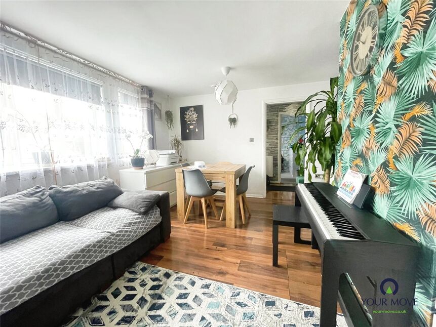 Main image of 3 bedroom Flat for sale, Orchard Way, Bognor Regis, West Sussex, PO22
