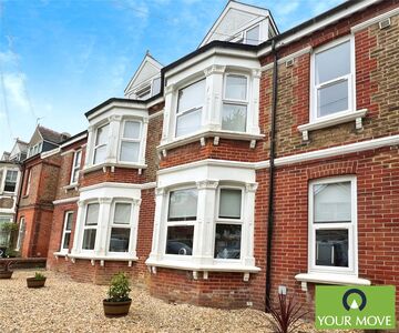 Richmond Avenue, 2 bedroom  Flat for sale, £200,000