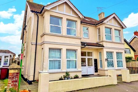 Annandale Avenue, 1 bedroom  Flat to rent, £950 pcm