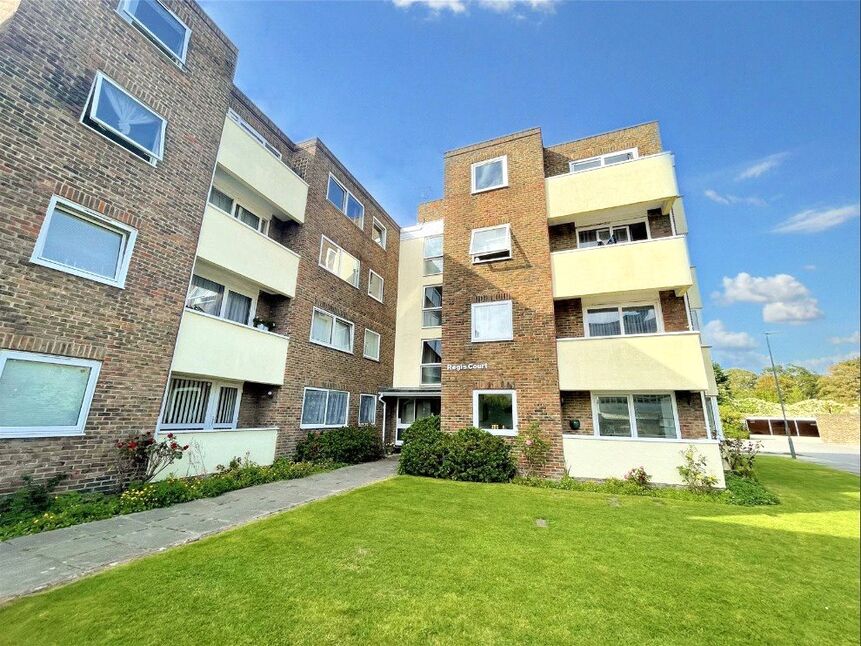 Main image of 2 bedroom Flat for sale, High Street, Bognor Regis, West Sussex, PO21