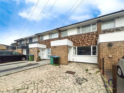 3 bedroom Mid Terrace House to rent