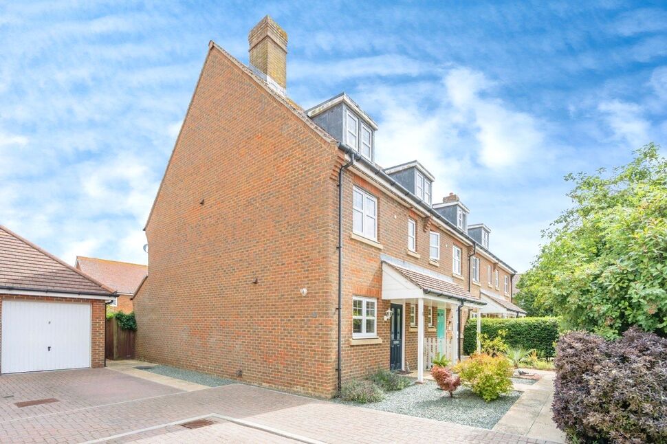 Main image of 4 bedroom End Terrace House for sale, Hunnisett Close, Selsey, West Sussex, PO20