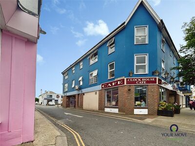 High Street, 1 bedroom Flat to rent, &pound;875 pcm