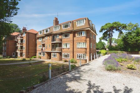 3 bedroom Flat for sale