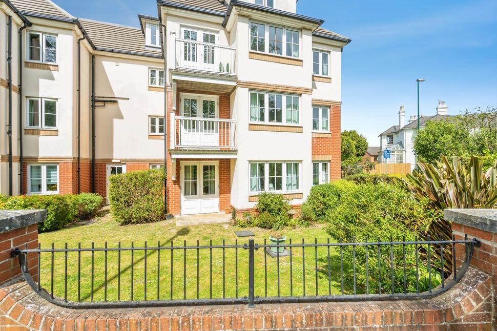 Main image of 2 bedroom Flat for sale, Upper Bognor Road, Bognor Regis, West Sussex, PO21