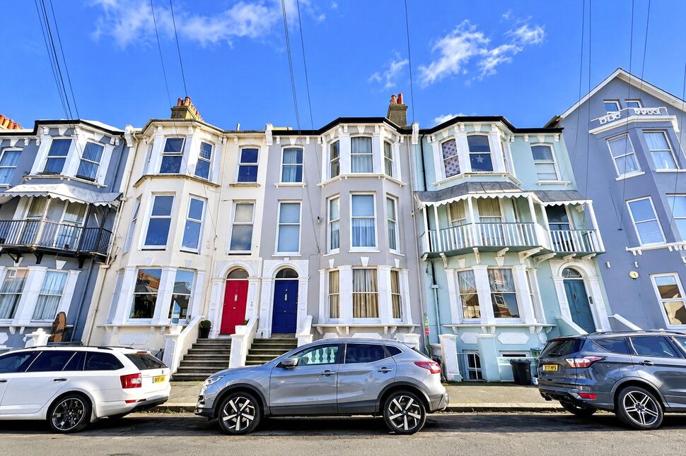 Main image of 2 bedroom Flat for sale, 2 Park Road, Bognor Regis, West Sussex, PO21