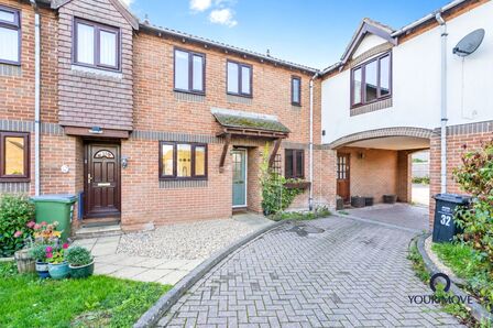 2 bedroom Mid Terrace House for sale