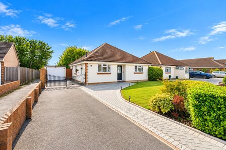 Gilwynes, 3 bedroom Detached Bungalow for sale, &pound;480,000