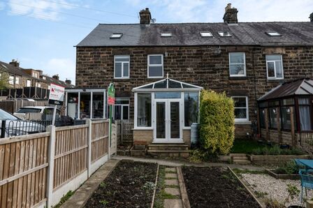 Chesterfield Road, 3 bedroom Mid Terrace House to rent, &pound;875 pcm