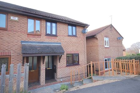Naseby Road, 2 bedroom Mid Terrace House to rent, &pound;825 pcm