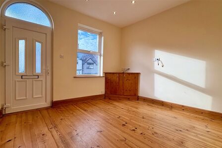 Holbrook Road, 3 bedroom Mid Terrace House for sale, &pound;200,000