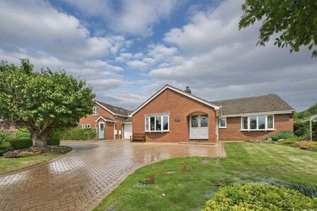 Plains Lane, 6 bedroom Detached Bungalow for sale, &pound;775,000