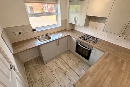 Jubilee Court, 2 bedroom Mid Terrace House for sale, &pound;180,000