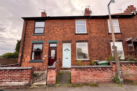 2 bedroom Mid Terrace House for sale