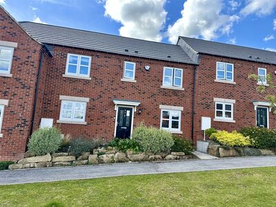 Hilltop Rise, 3 bedroom Mid Terrace House to rent, £1,200 pcm