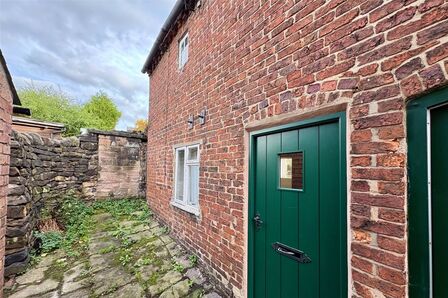 2 bedroom End Terrace House for sale