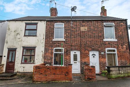 2 bedroom Mid Terrace House for sale
