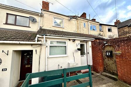 2 bedroom Mid Terrace House for sale