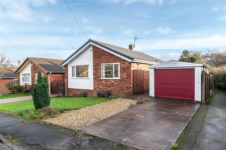 Forest Close, 2 bedroom Detached Bungalow for sale, &pound;260,000