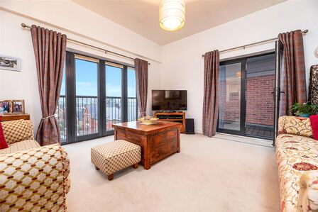 Leighton Way, 2 bedroom Flat for sale, &pound;190,000