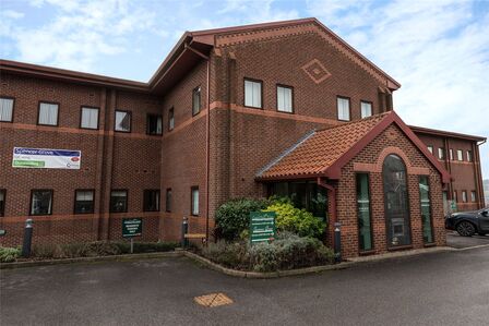 Springwood Gardens, 1 bedroom Flat to rent, &pound;595 pcm