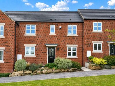 3 bedroom Mid Terrace House for sale