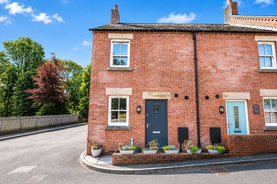 Main image of 2 bedroom End Terrace House for sale, Cemetery Lane, Wirksworth, Derbyshire, DE4