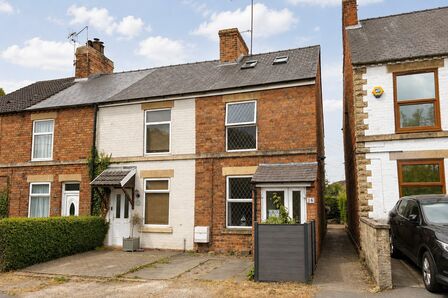 3 bedroom Mid Terrace House for sale