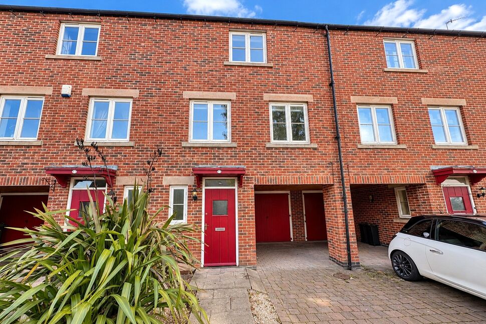 3 bedroom Mid Terrace House for sale