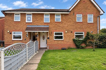 2 bedroom Mid Terrace House for sale