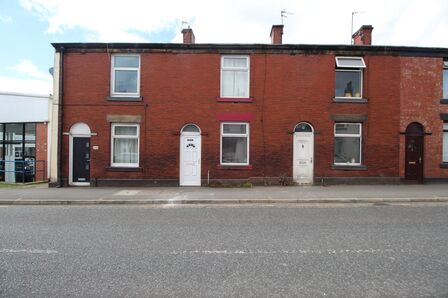Tottington Road, 2 bedroom Mid Terrace House to rent, £825 pcm