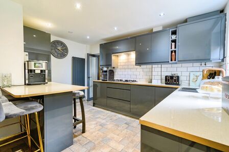 2 bedroom End Terrace House for sale