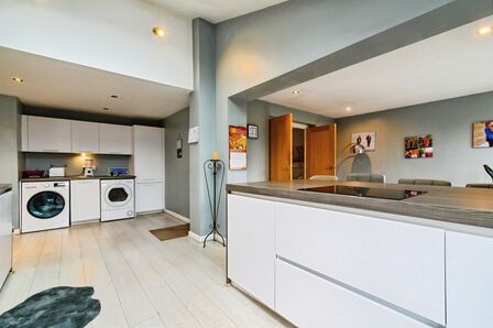 Cotswold Crescent, 4 bedroom Detached House for sale, £400,000