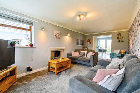 Cotswold Crescent, 4 bedroom Detached House for sale, £400,000