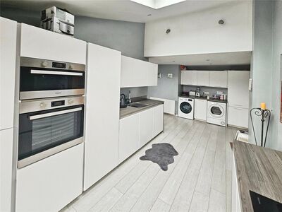 Cotswold Crescent, 4 bedroom Detached House for sale, £380,000