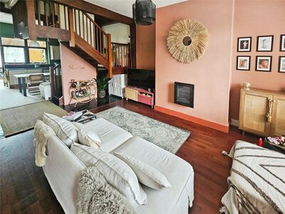 Park Terrace, 2 bedroom Mid Terrace House for sale, £230,000